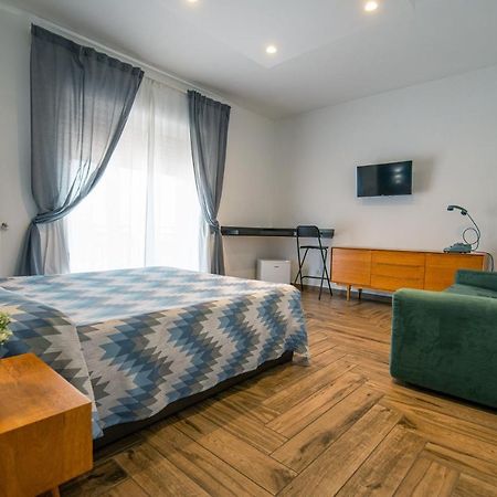 Bed and Breakfast Hub Ferroviario - 12 Posti Letto Per Il Tuo Gruppo A Napoli Con Wifi E Netflix Exterior foto