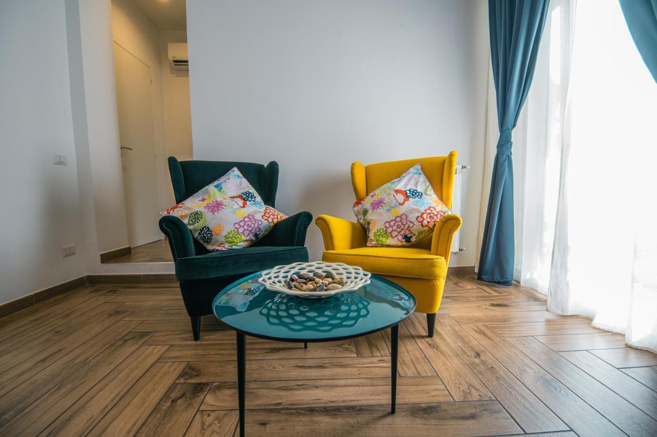 Bed and Breakfast Hub Ferroviario - 12 Posti Letto Per Il Tuo Gruppo A Napoli Con Wifi E Netflix Exterior foto