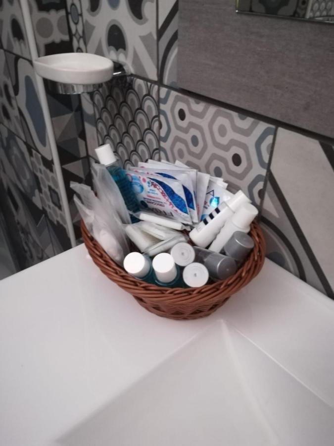 Bed and Breakfast Hub Ferroviario - 12 Posti Letto Per Il Tuo Gruppo A Napoli Con Wifi E Netflix Exterior foto