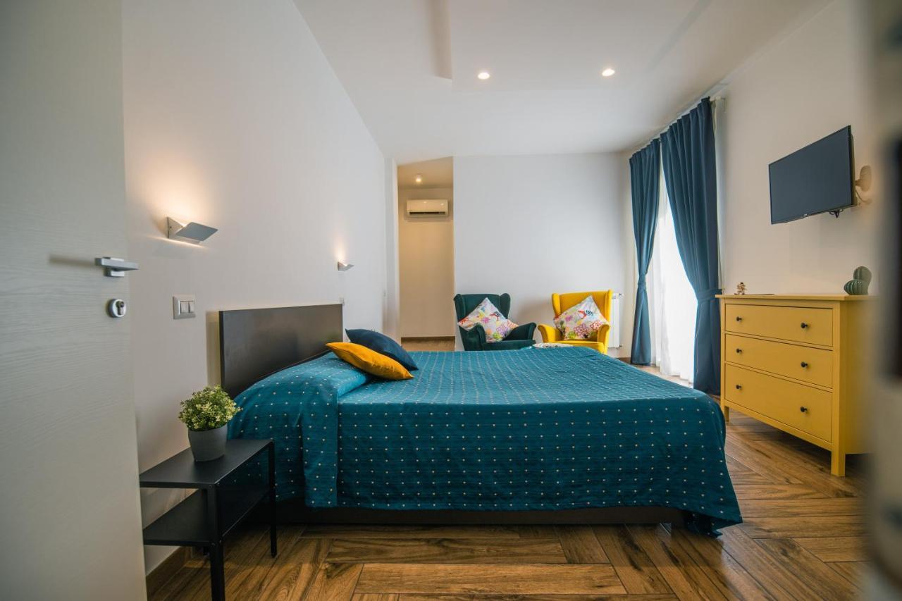 Bed and Breakfast Hub Ferroviario - 12 Posti Letto Per Il Tuo Gruppo A Napoli Con Wifi E Netflix Exterior foto