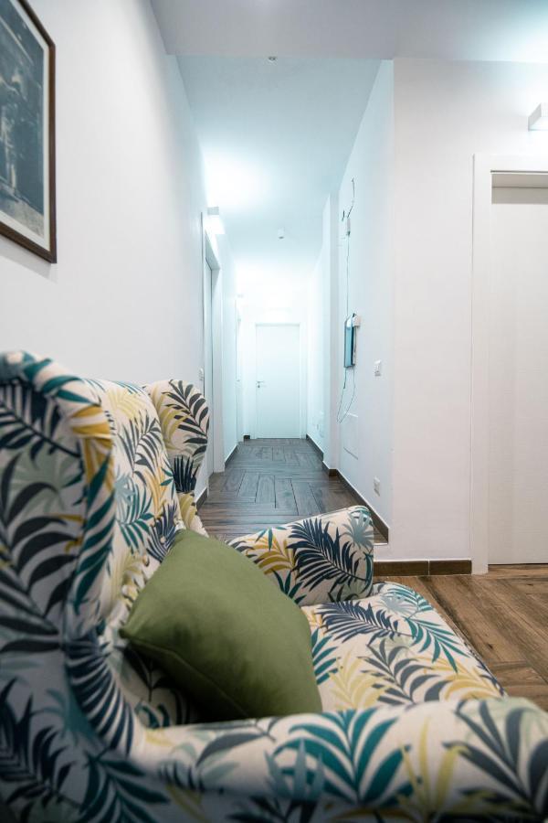 Bed and Breakfast Hub Ferroviario - 12 Posti Letto Per Il Tuo Gruppo A Napoli Con Wifi E Netflix Exterior foto