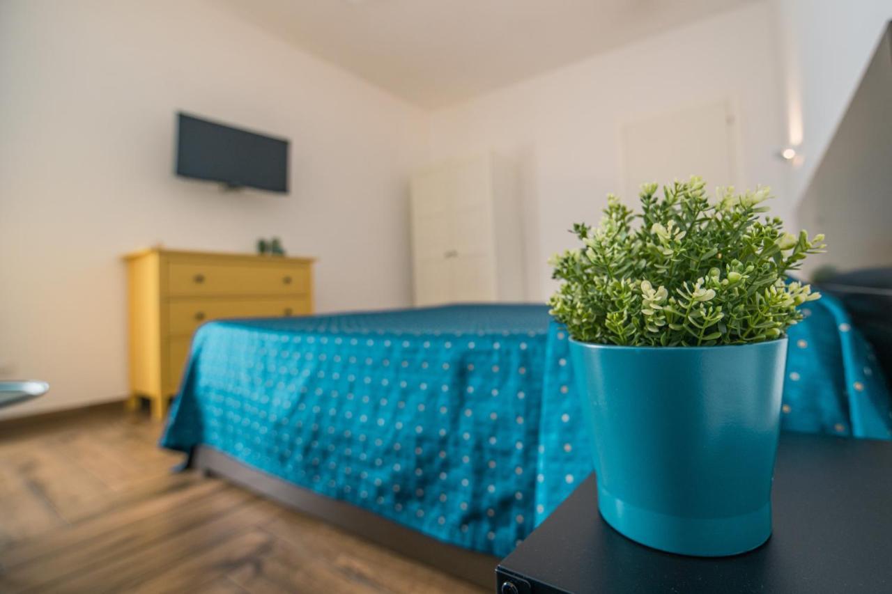 Bed and Breakfast Hub Ferroviario - 12 Posti Letto Per Il Tuo Gruppo A Napoli Con Wifi E Netflix Exterior foto
