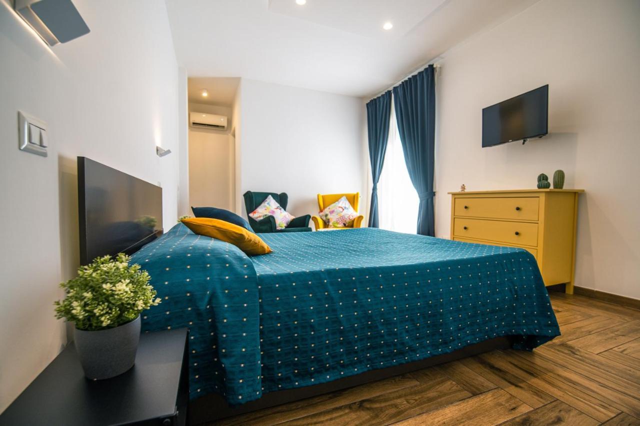 Bed and Breakfast Hub Ferroviario - 12 Posti Letto Per Il Tuo Gruppo A Napoli Con Wifi E Netflix Exterior foto