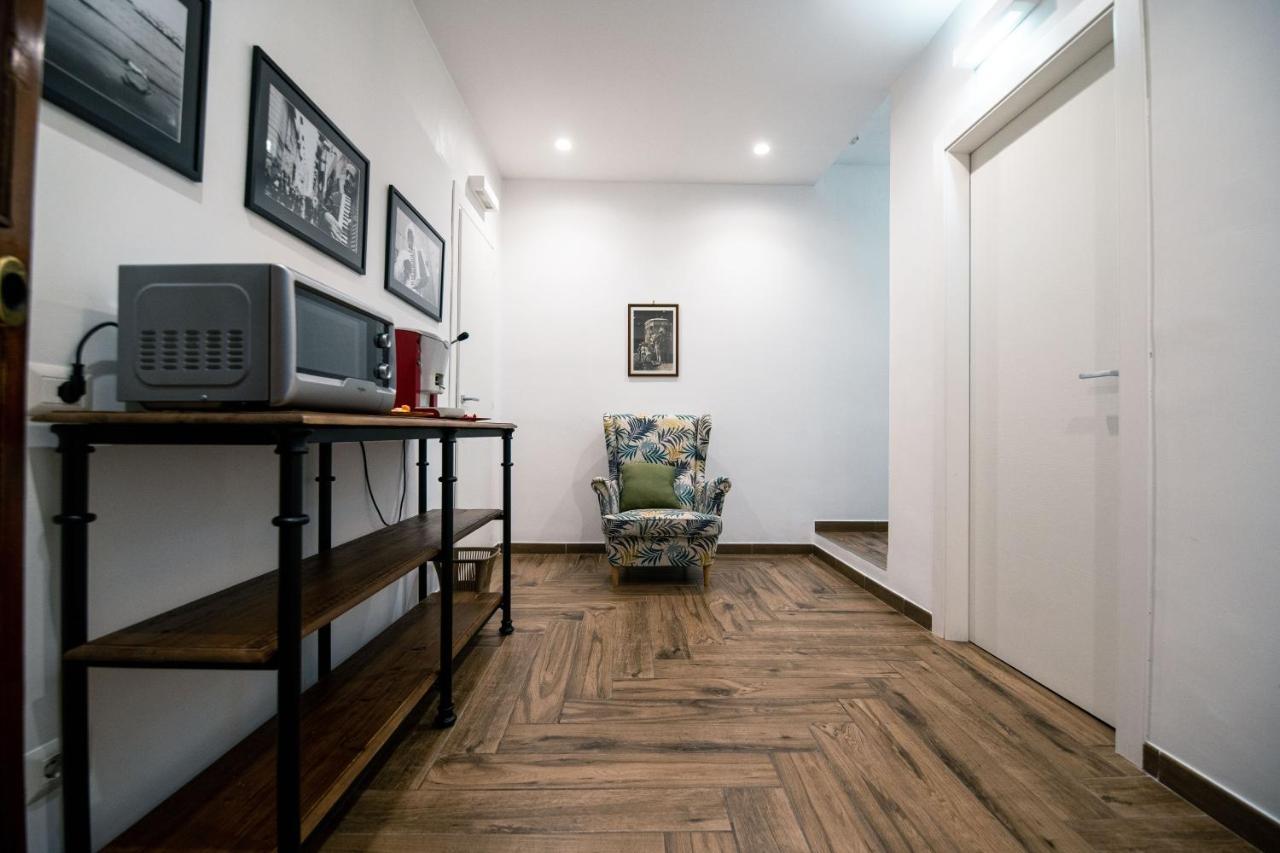 Bed and Breakfast Hub Ferroviario - 12 Posti Letto Per Il Tuo Gruppo A Napoli Con Wifi E Netflix Exterior foto