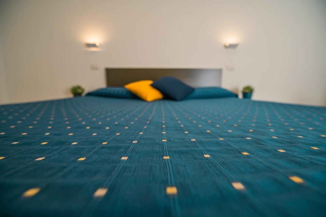 Bed and Breakfast Hub Ferroviario - 12 Posti Letto Per Il Tuo Gruppo A Napoli Con Wifi E Netflix Exterior foto