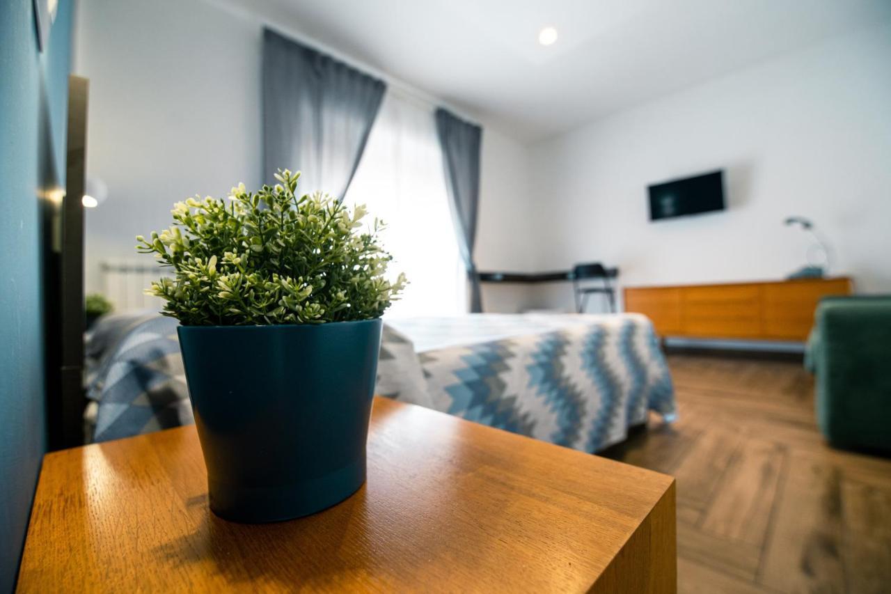 Bed and Breakfast Hub Ferroviario - 12 Posti Letto Per Il Tuo Gruppo A Napoli Con Wifi E Netflix Exterior foto