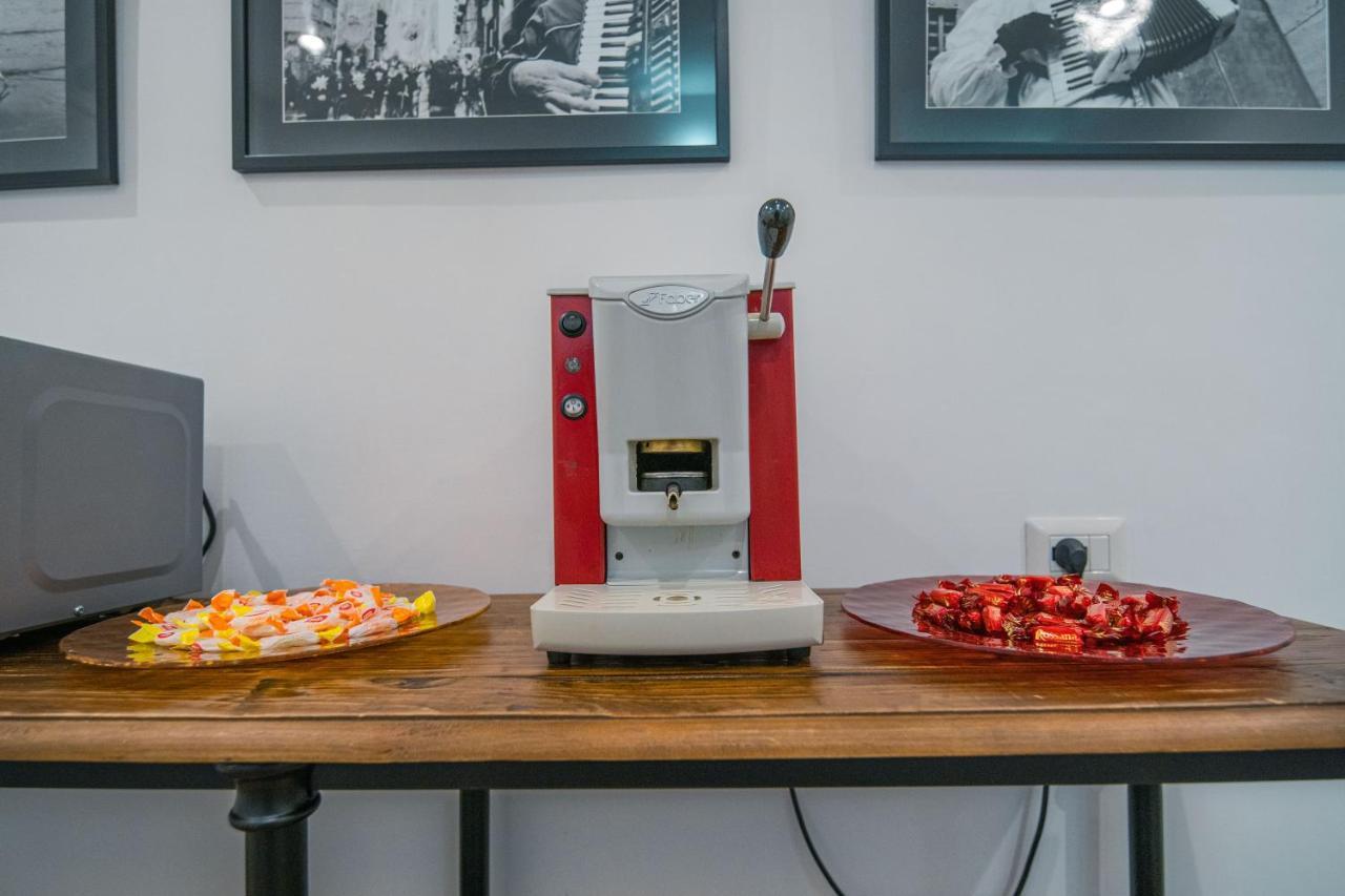 Bed and Breakfast Hub Ferroviario - 12 Posti Letto Per Il Tuo Gruppo A Napoli Con Wifi E Netflix Exterior foto